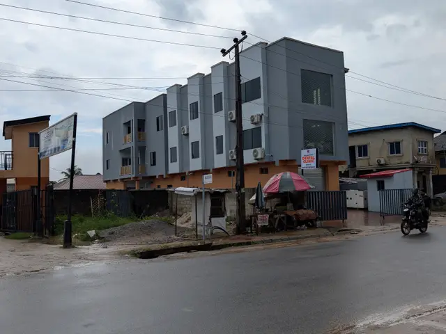 Royal Aesthetics Dental Clinic Magboro building on Magboro Road